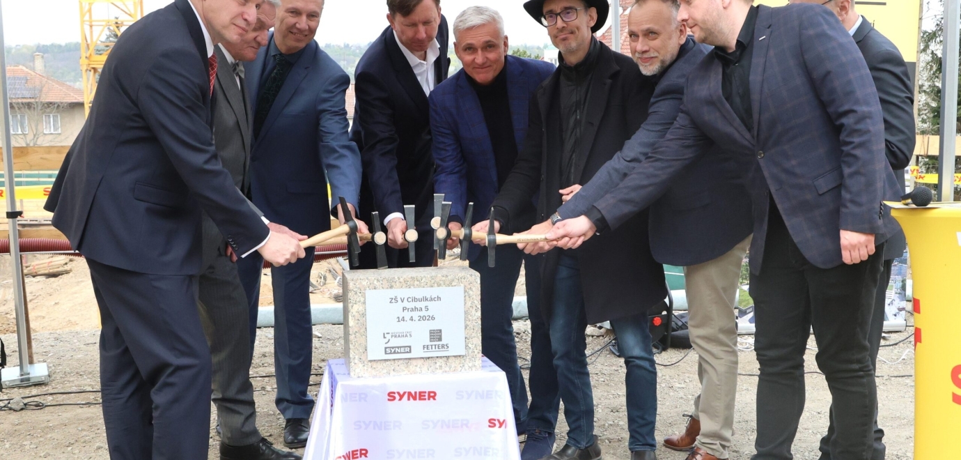 Účastnili jsme se poklepání základního kamene nové školy ZŠ V Cibulkách.  V projektu zajišťujeme správu stavby